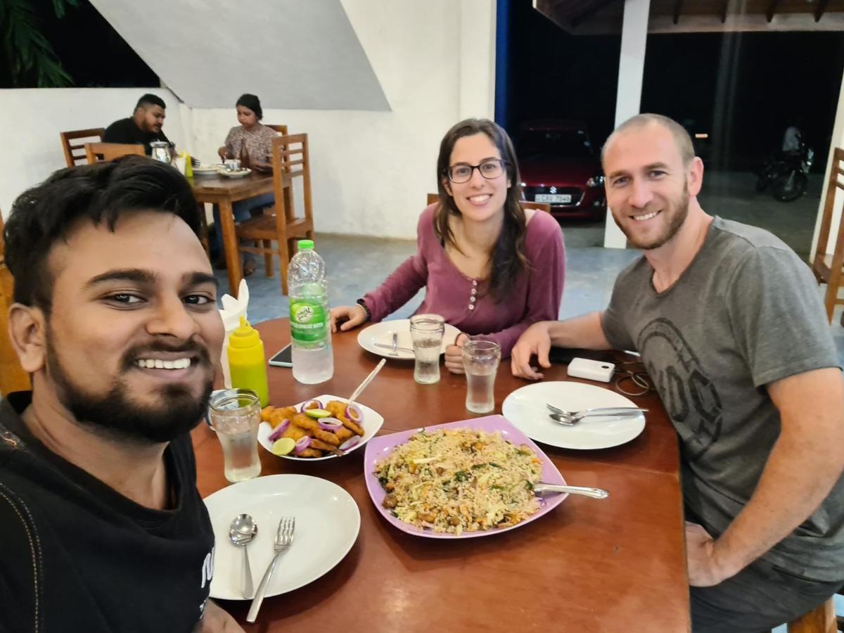 Ceylon Lodge - Airport Transit Hostel نيجومبو المظهر الخارجي الصورة