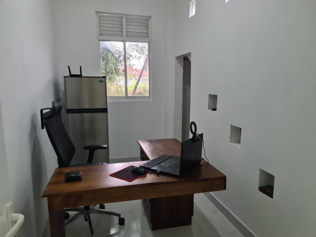 Ceylon Lodge - Airport Transit Hostel نيجومبو المظهر الخارجي الصورة