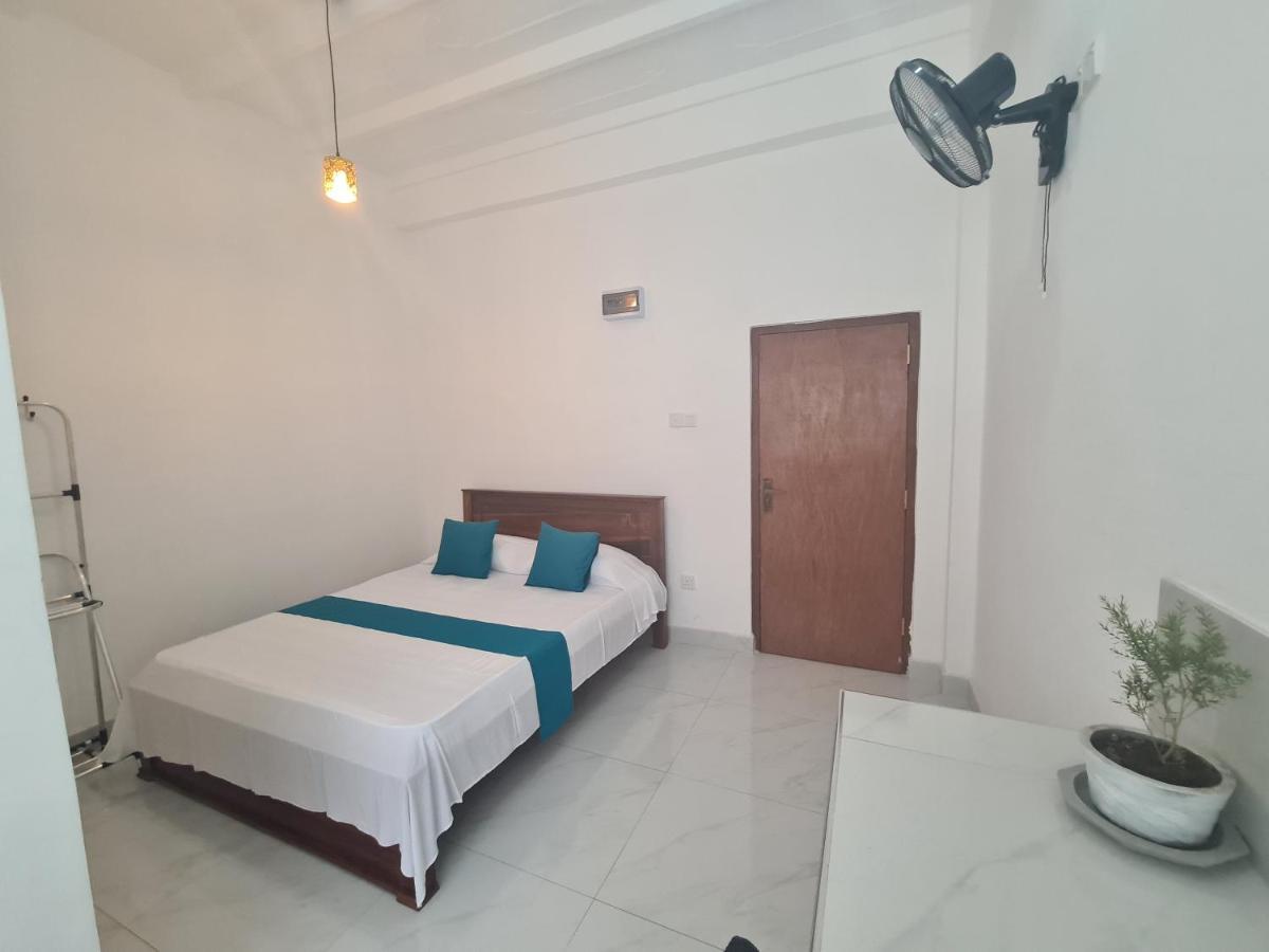 Ceylon Lodge - Airport Transit Hostel نيجومبو المظهر الخارجي الصورة
